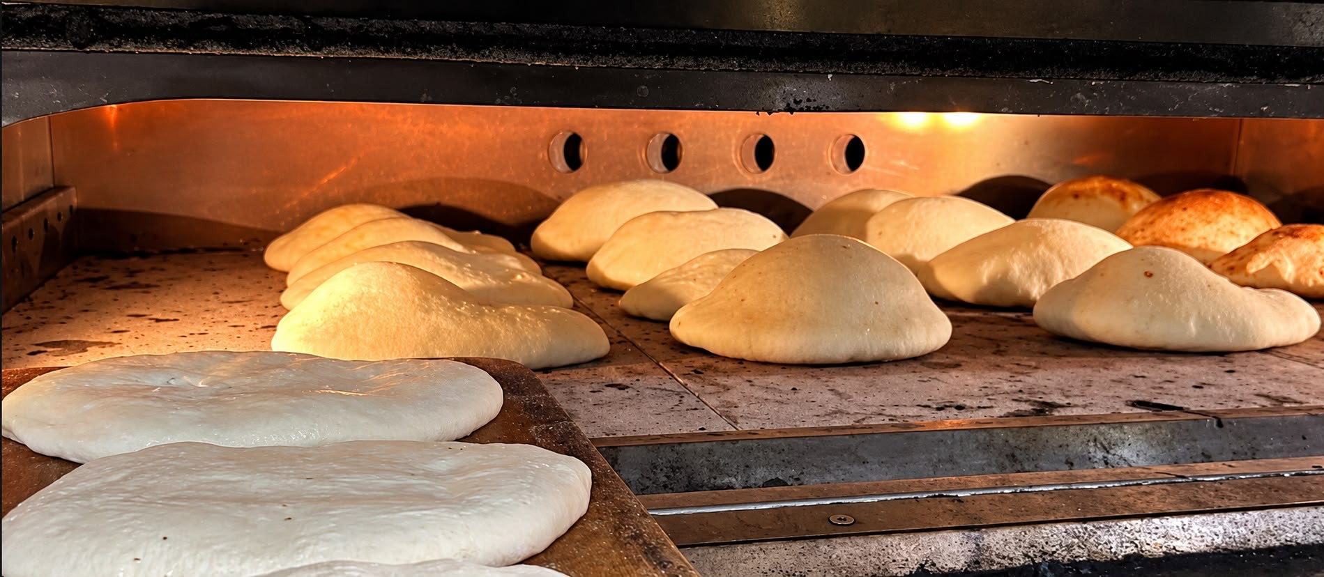 Selbstgebackenes Brot im Ofen bei Enfes