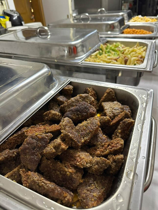 Köfte und Penne am Buffet